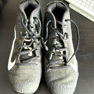 Boys black Nike mid height football cleats